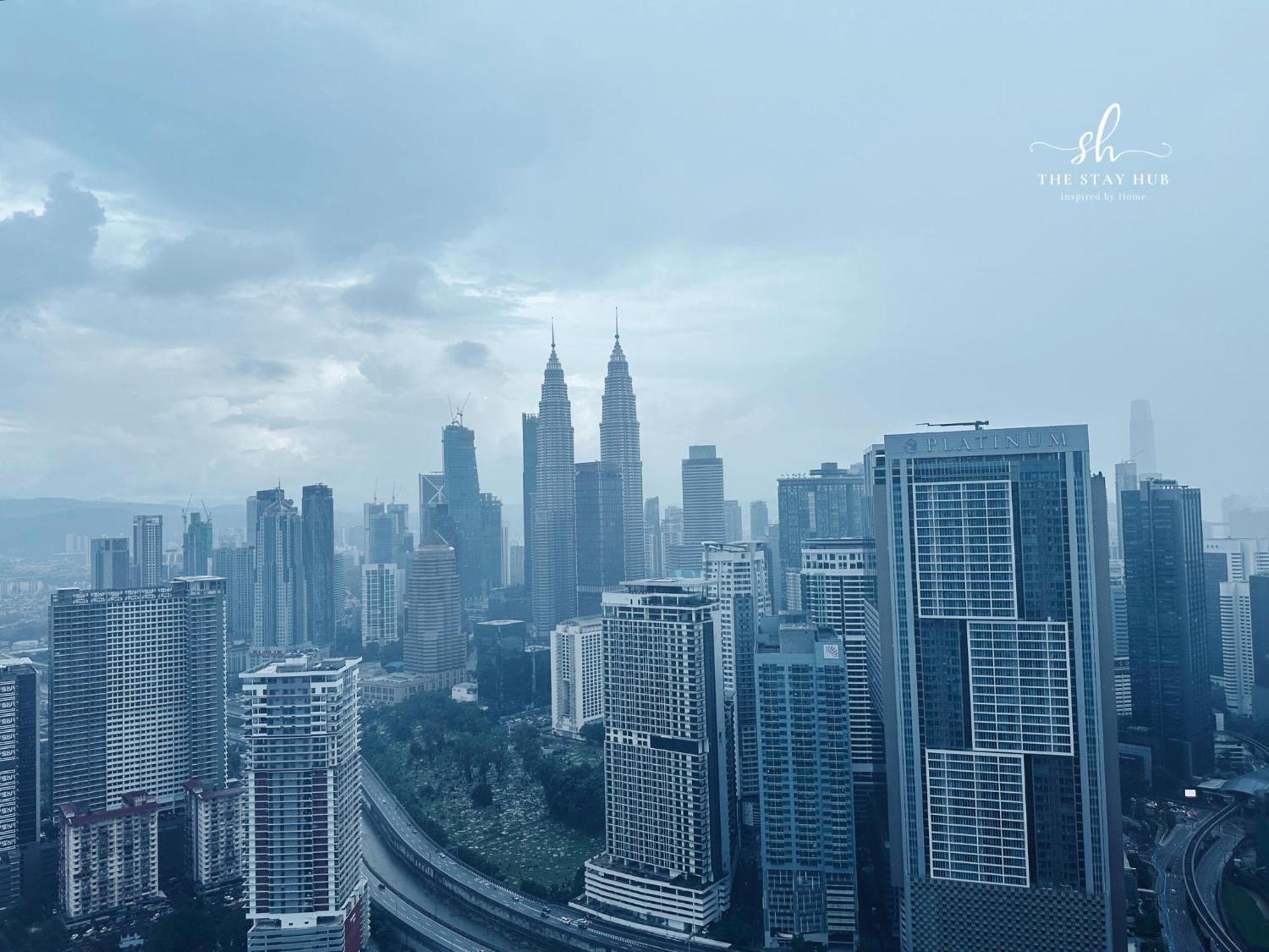 The Luxe Klcc View Sky Pool Apartment Kuala Lumpur Luaran gambar
