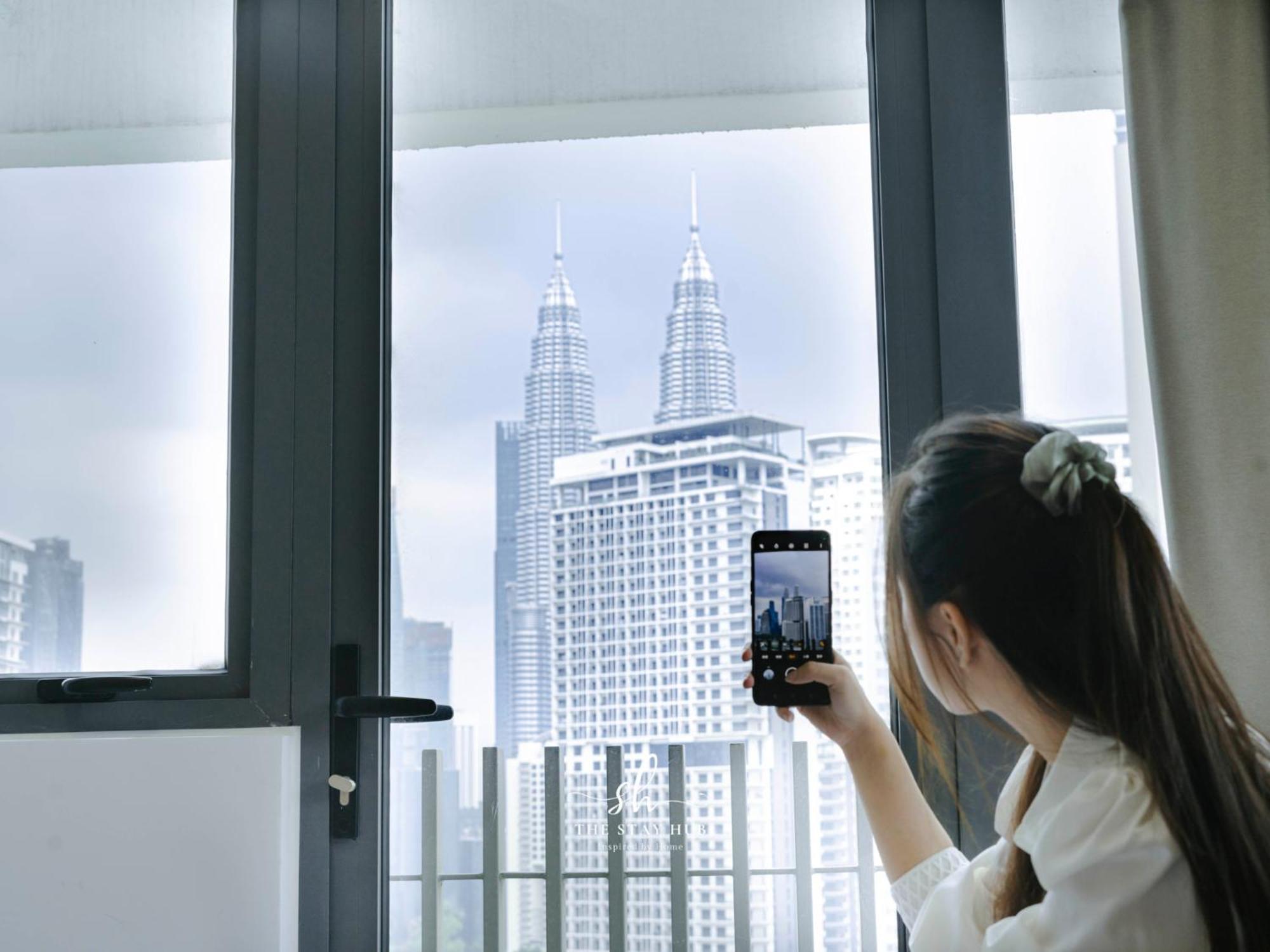 The Luxe Klcc View Sky Pool Apartment Kuala Lumpur Luaran gambar