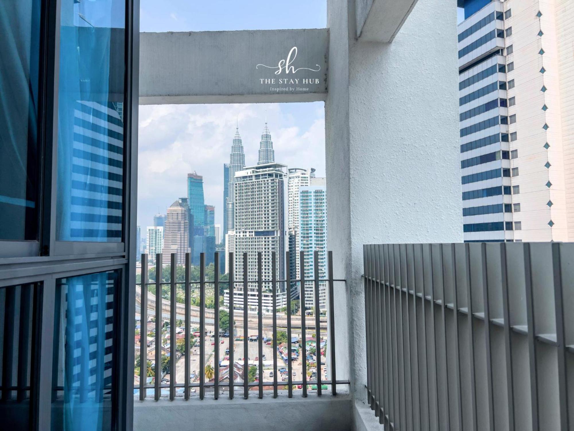 The Luxe Klcc View Sky Pool Apartment Kuala Lumpur Luaran gambar