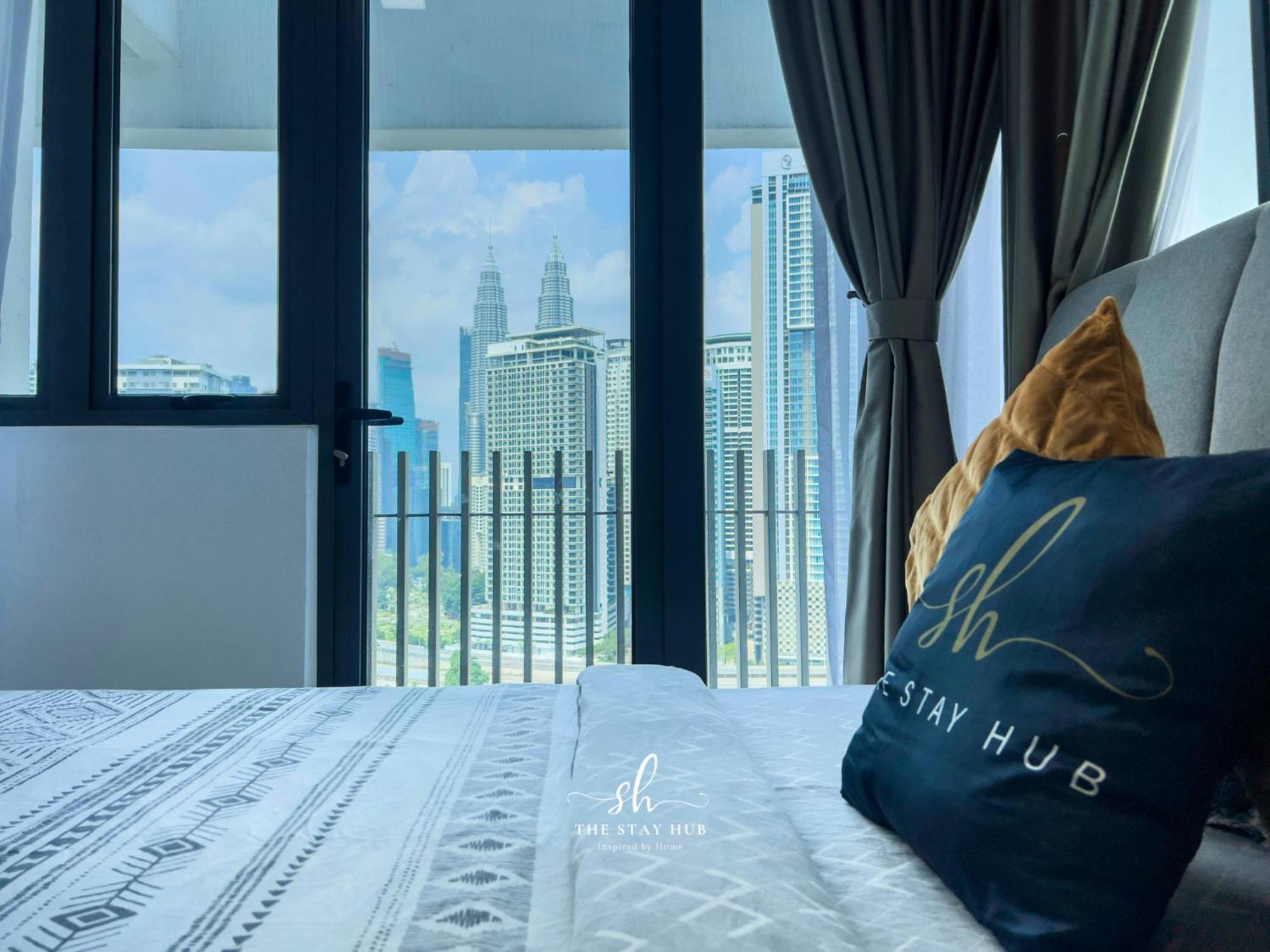 The Luxe Klcc View Sky Pool Apartment Kuala Lumpur Luaran gambar
