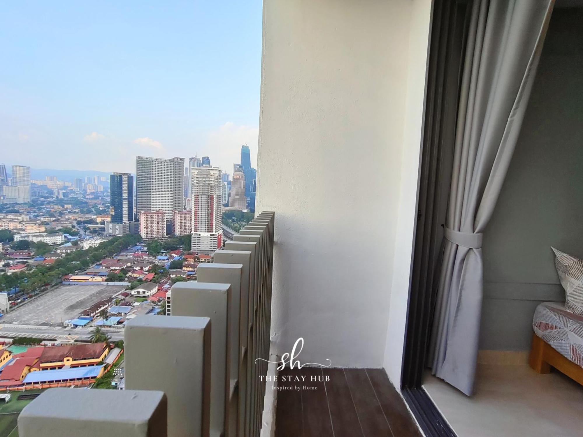 The Luxe Klcc View Sky Pool Apartment Kuala Lumpur Luaran gambar