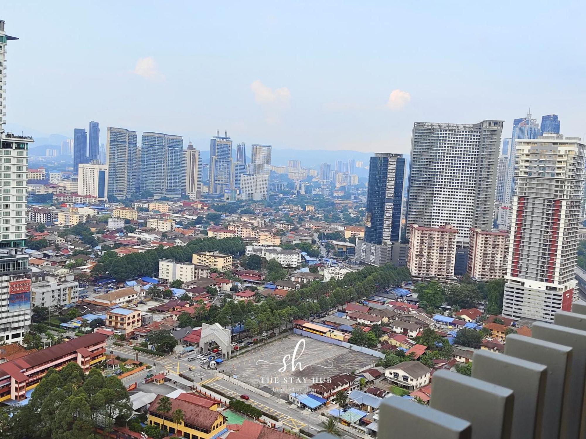 The Luxe Klcc View Sky Pool Apartment Kuala Lumpur Luaran gambar